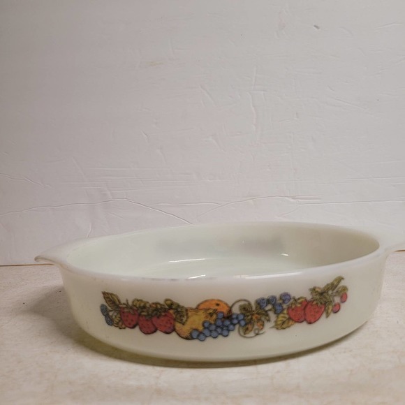 Anchor Hocking Fire King Fruit Harvest 9" vtg. Casserole Dish - Picture 2 of 2